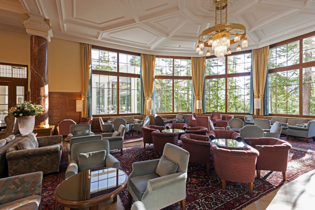 Die Grand Hall im Hotel Waldhaus Sils